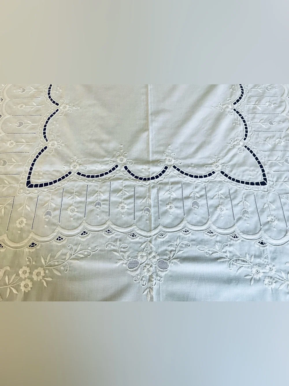 Vintage 1940’s Madeira Tablecloth Linen Hand Embroidered White Flawless 108x72